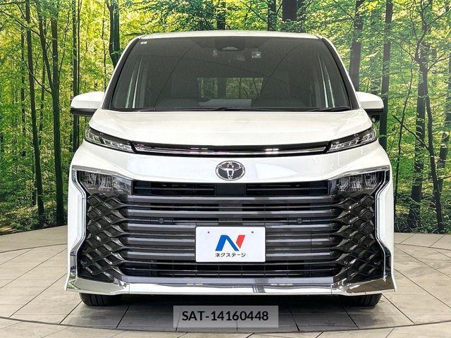 Toyota VOXY 2022-06 8102569-14