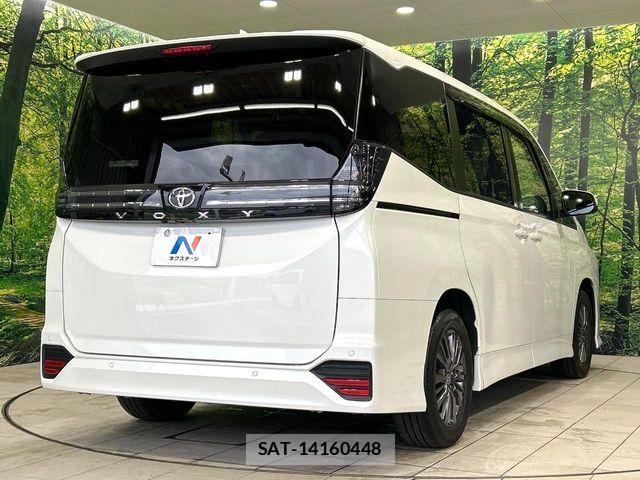Toyota VOXY 2022-06 8102569-17
