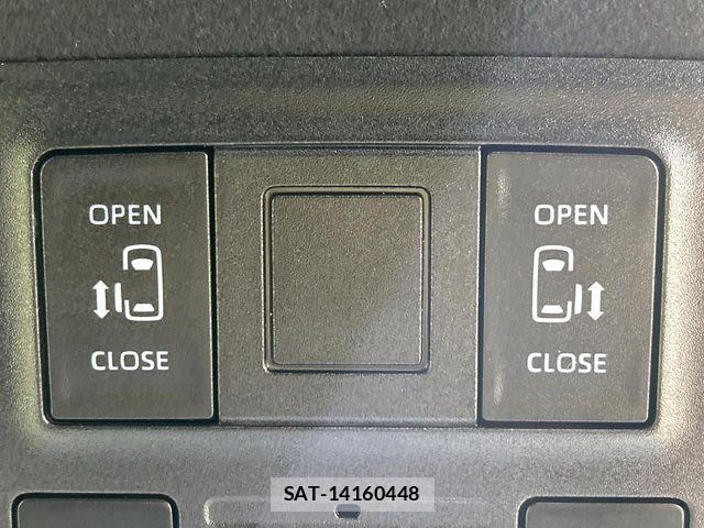 Toyota VOXY 2022-06 8102569-4