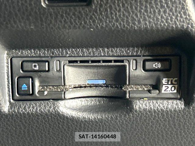Toyota VOXY 2022-06 8102569-6