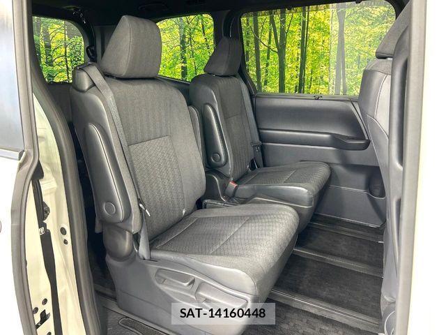 Toyota VOXY 2022-06 8102569-8