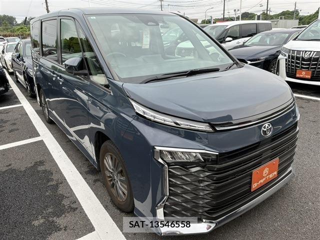 Toyota VOXY 2023-06 8102578-0