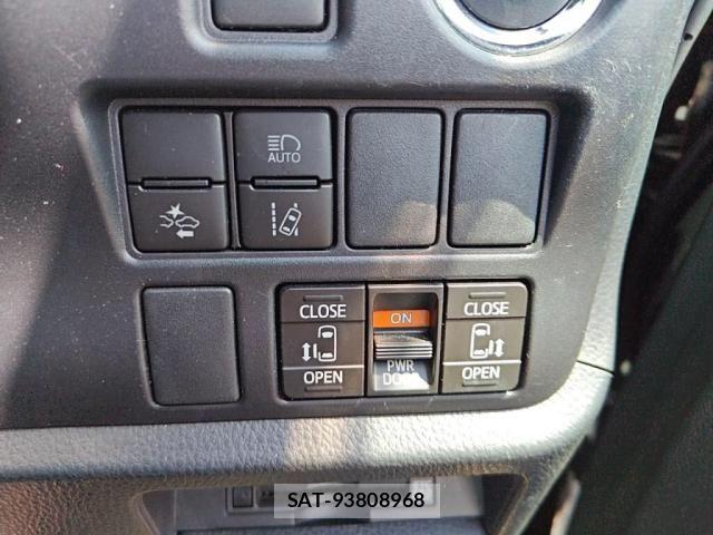 Toyota VOXY 2020-11 8102577-17