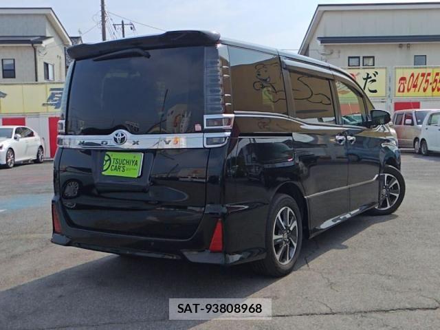 Toyota VOXY 2020-11 8102577-1