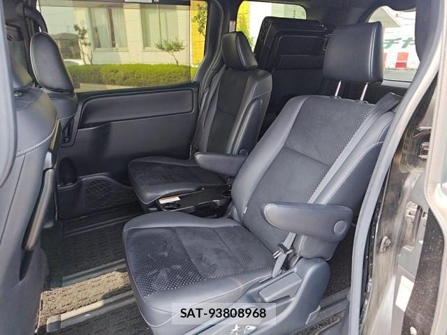 Toyota VOXY 2020-11 8102577-22