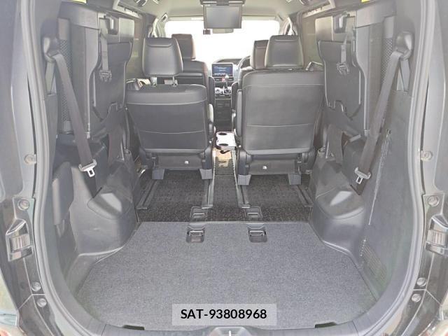 Toyota VOXY 2020-11 8102577-26