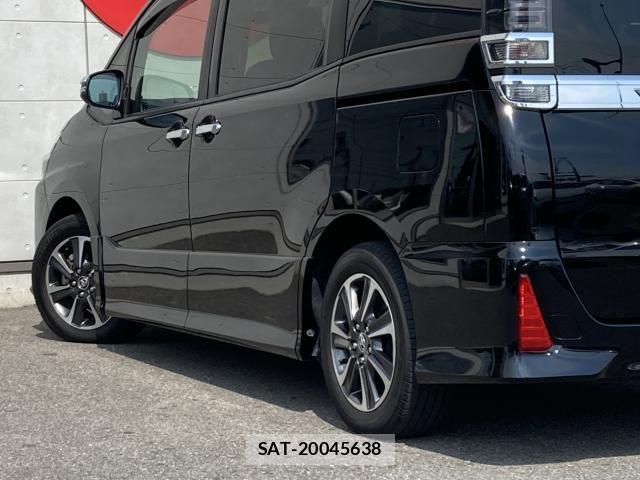 Toyota VOXY 2021-02 8102570-16