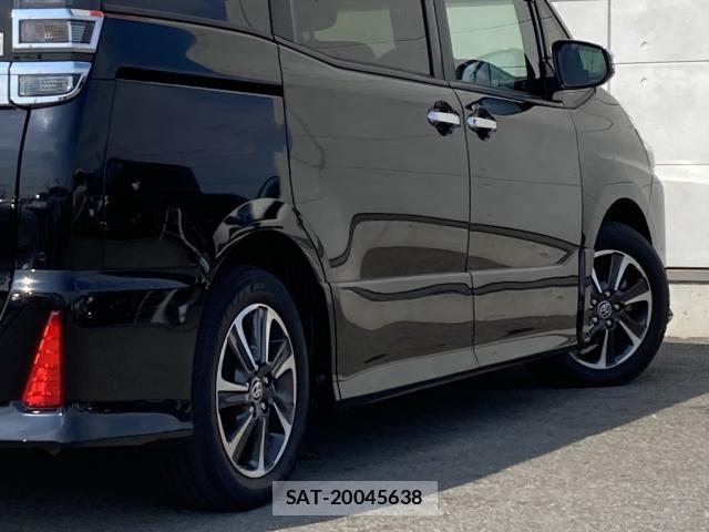 Toyota VOXY 2021-02 8102570-17