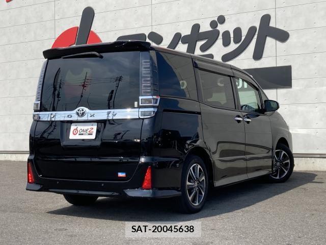 Toyota VOXY 2021-02 8102570-1
