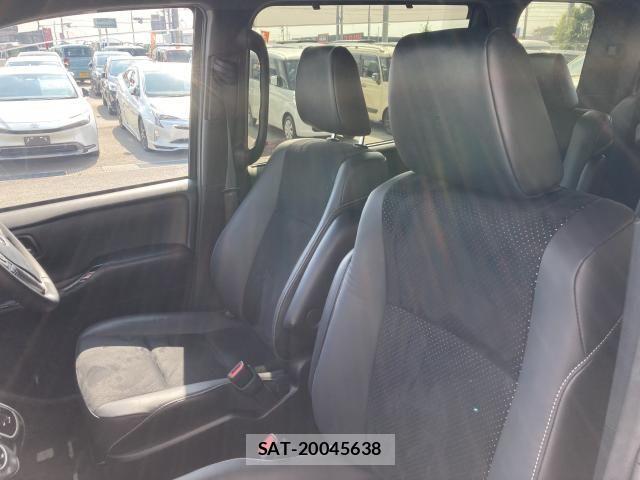 Toyota VOXY 2021-02 8102570-26