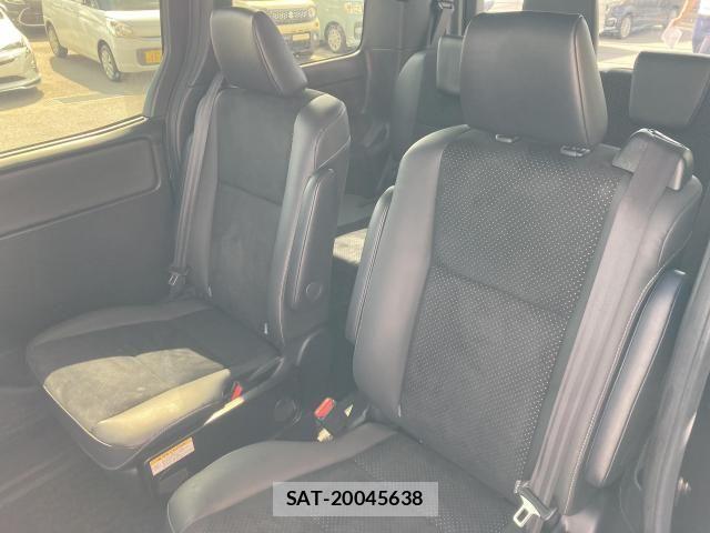 Toyota VOXY 2021-02 8102570-27