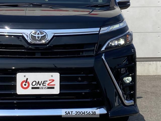 Toyota VOXY 2021-02 8102570-7
