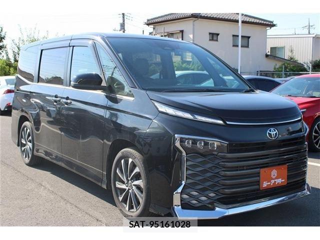 Toyota VOXY 2022-03 8102575-12