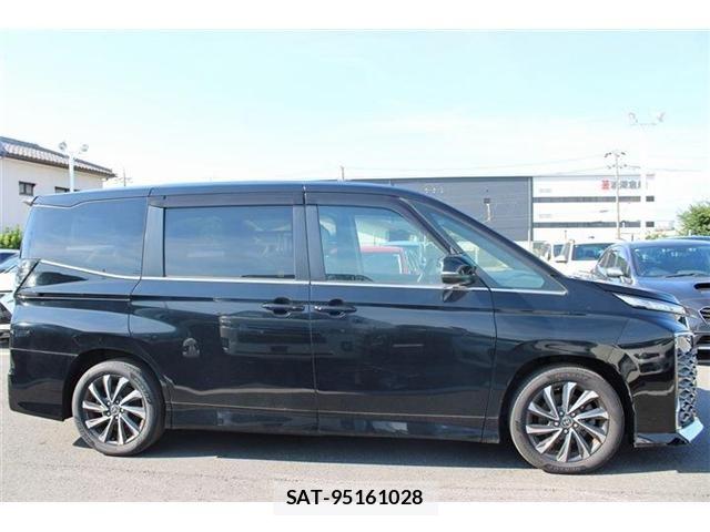 Toyota VOXY 2022-03 8102575-13