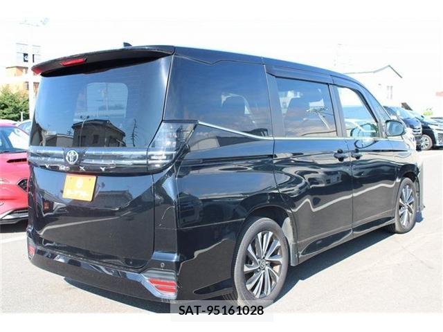 Toyota VOXY 2022-03 8102575-14