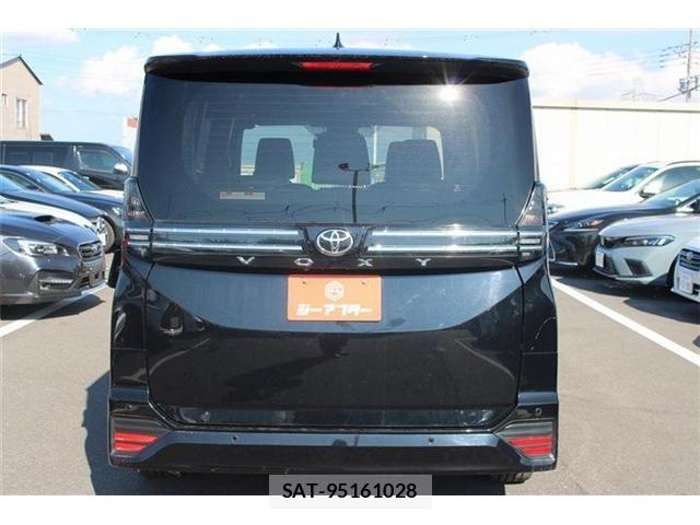 Toyota VOXY 2022-03 8102575-15