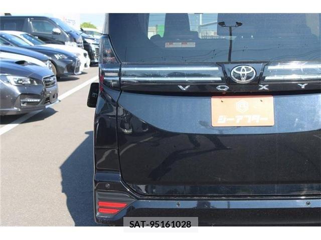 Toyota VOXY 2022-03 8102575-17