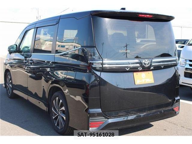Toyota VOXY 2022-03 8102575-18