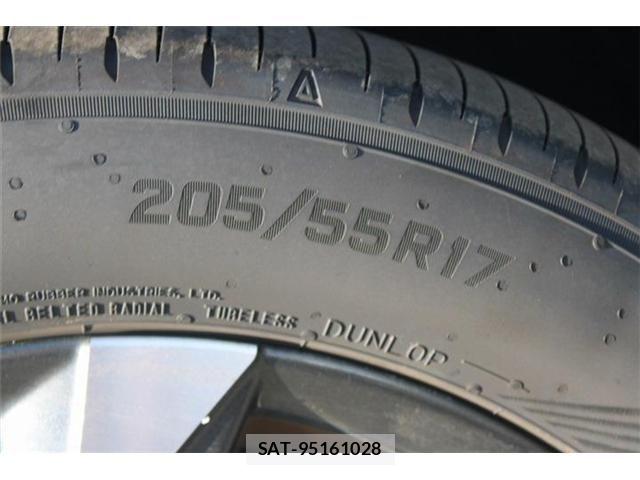 Toyota VOXY 2022-03 8102575-26