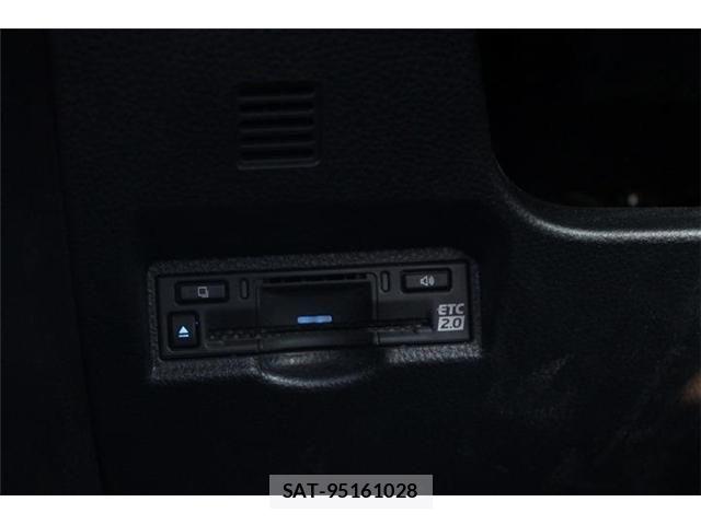 Toyota VOXY 2022-03 8102575-6