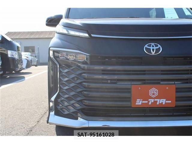 Toyota VOXY 2022-03 8102575-8