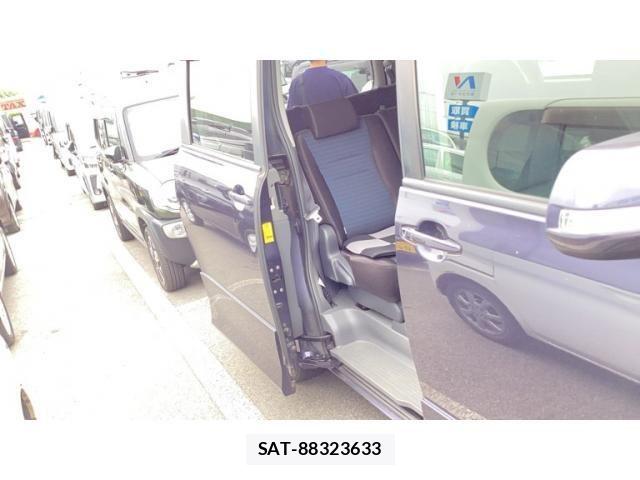 Toyota VOXY 2009-10 8102625-11
