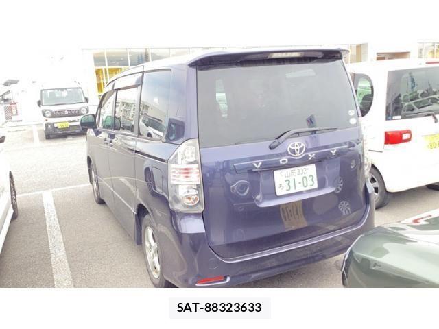 Toyota VOXY 2009-10 8102625-1