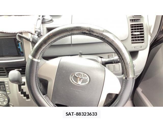 Toyota VOXY 2009-10 8102625-16