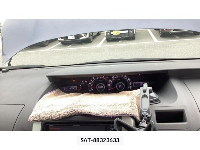 Toyota VOXY 2009-10 8102625-17