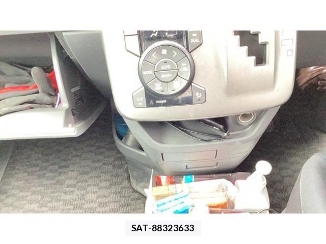 Toyota VOXY 2009-10 8102625-20
