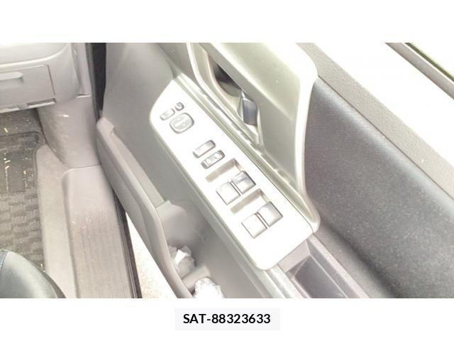 Toyota VOXY 2009-10 8102625-22