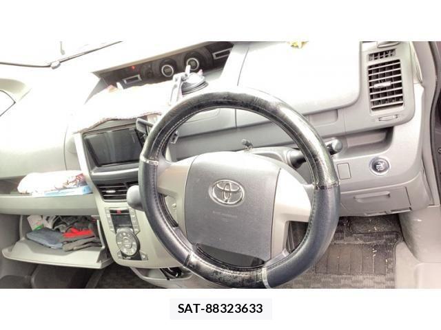 Toyota VOXY 2009-10 8102625-7