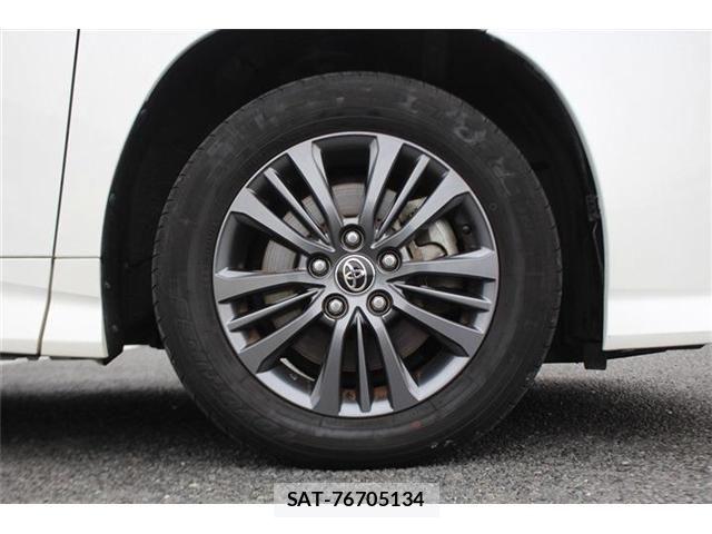 Toyota VOXY 2023-06 8102576-11