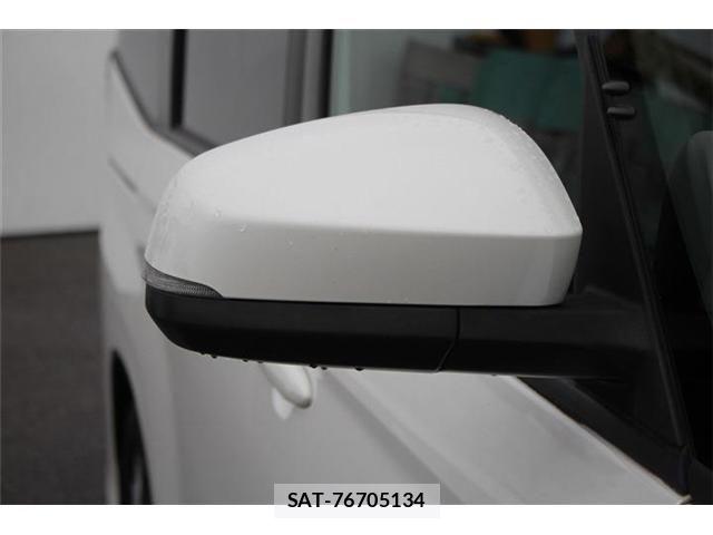 Toyota VOXY 2023-06 8102576-15