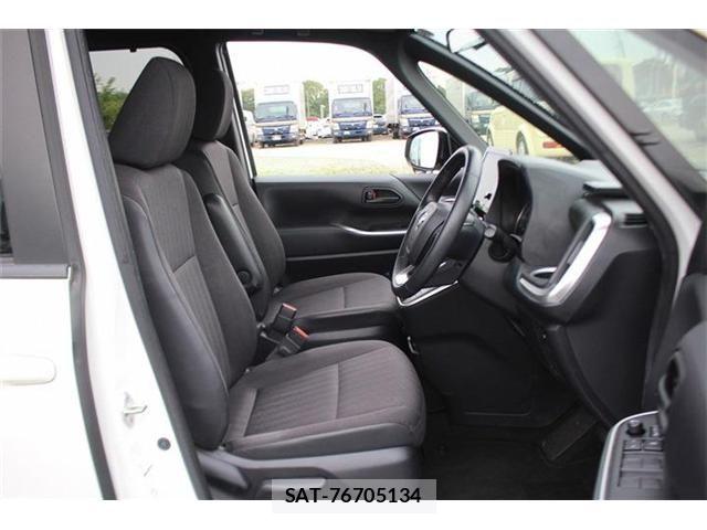 Toyota VOXY 2023-06 8102576-18