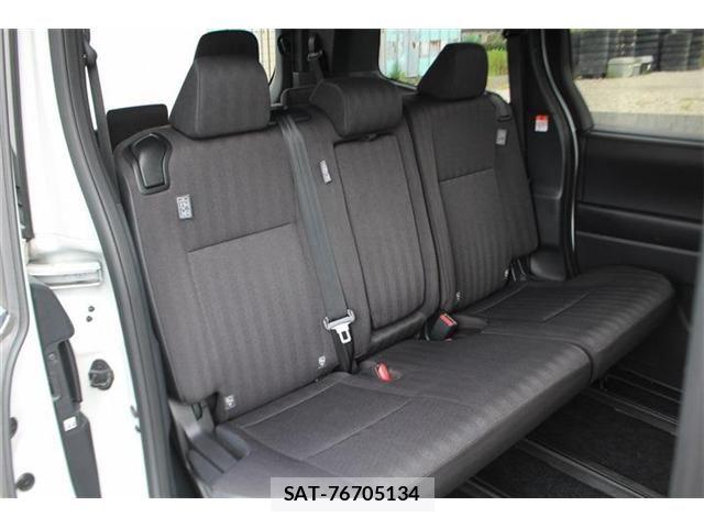 Toyota VOXY 2023-06 8102576-19
