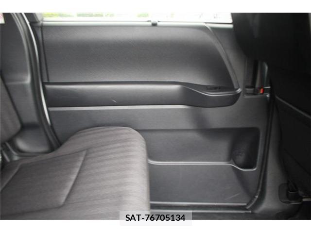 Toyota VOXY 2023-06 8102576-22