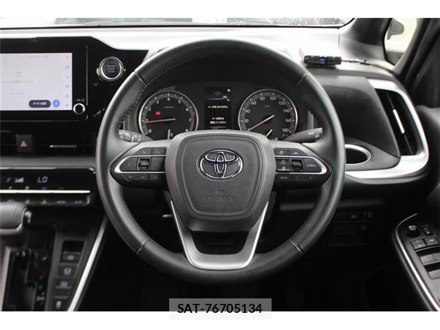 Toyota VOXY 2023-06 8102576-24