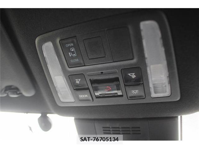 Toyota VOXY 2023-06 8102576-27