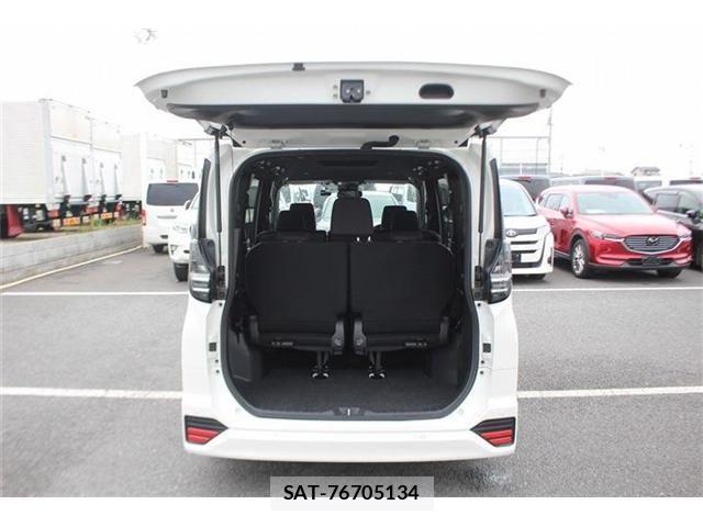 Toyota VOXY 2023-06 8102576-28
