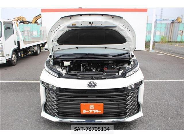 Toyota VOXY 2023-06 8102576-29