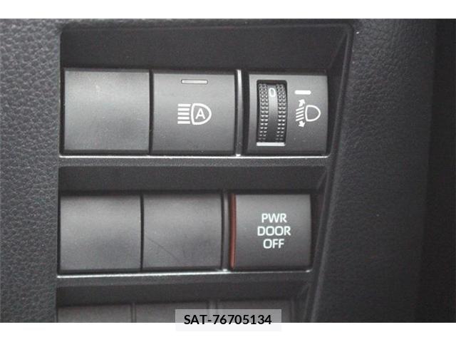Toyota VOXY 2023-06 8102576-5