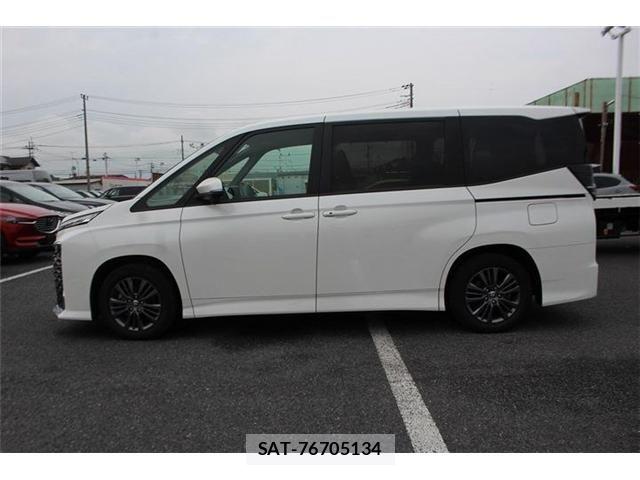 Toyota VOXY 2023-06 8102576-8