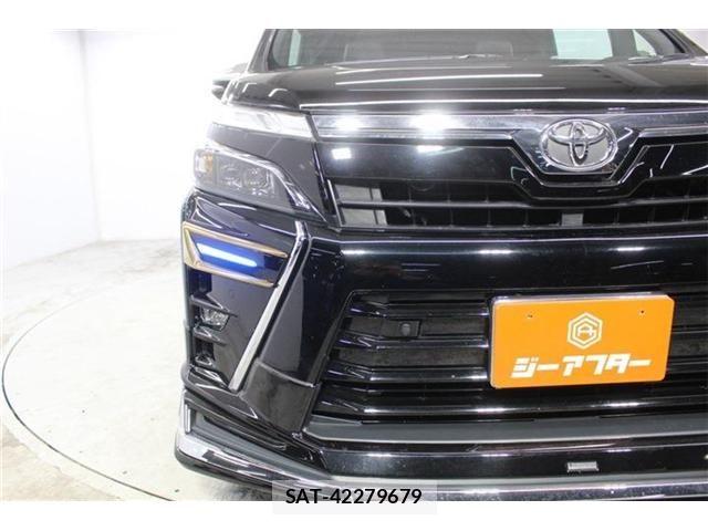 Toyota VOXY 2021-06 8102580-11