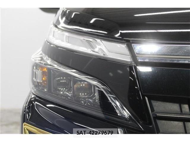 Toyota VOXY 2021-06 8102580-12