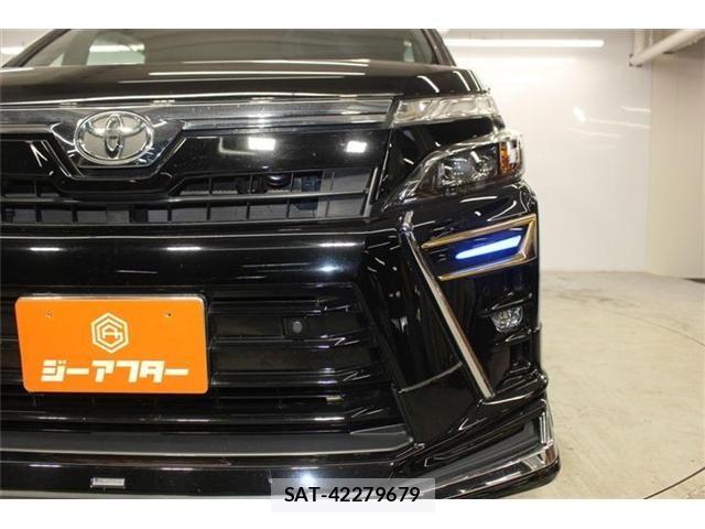 Toyota VOXY 2021-06 8102580-14