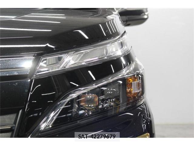 Toyota VOXY 2021-06 8102580-15