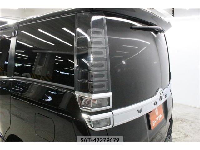 Toyota VOXY 2021-06 8102580-18