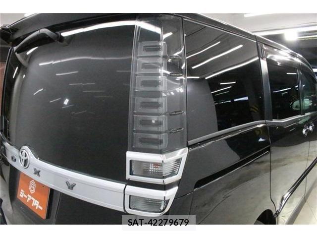 Toyota VOXY 2021-06 8102580-19