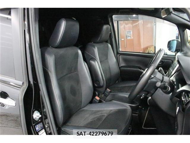 Toyota VOXY 2021-06 8102580-27